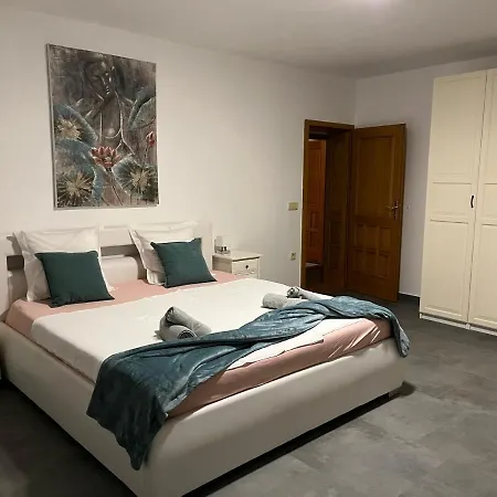 Apartament Sani