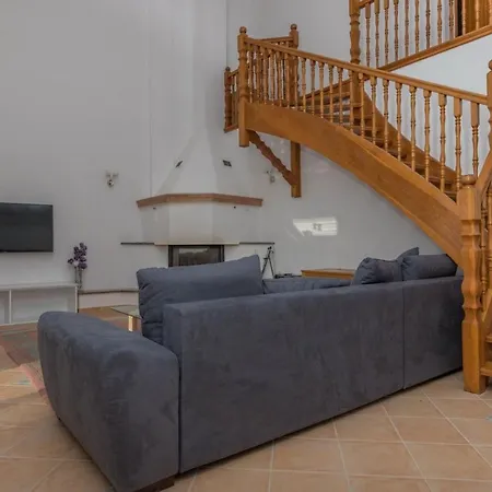 Apartament Sani *