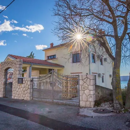 Apartament Sani *